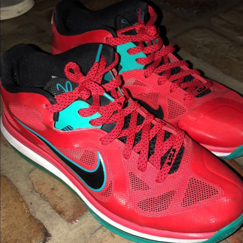 Mens NIKE LeBron Liverpool sneskers